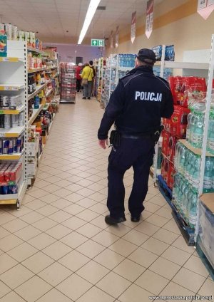 Kontrole realizowania obowiązujących obostrzeń wciąż trwają. Policjanci apelują o ich przestrzeganie!