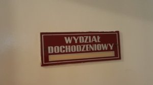 Zatrzymany sprawca uszkodzenia rolety antywłamaniowej. Odpowie za swój czyn w warunkach recydywy