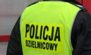 Dzielnicowi zatrzymali mężczyznę, który posiadał narkotyki i kierował autem pod ich działaniem