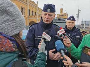 Briefing prasowy z udziałem Wojewody Dolnośląskiego Jarosława Obremskiego oraz Komendanta Wojewódzkiego Policji we Wrocławiu nadinspektora Dariusza Wesołowskiego