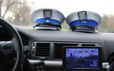 113 km/h w obszarze zabudowanym, to zdecydowanie za szybko. Policjanci zatrzymali 40-letnimu mężczyźnie prawo jazdy