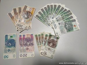 zabezpieczone prze policjantów banknoty