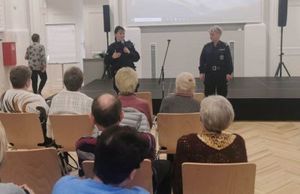 70 seniorów uczestniczyło w prelekcji przeprowadzonej przez policjantki z Komendy Powiatowej Policji w Kłodzku