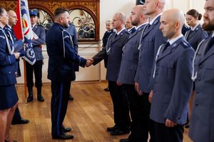 uroczysta akademia z okazji święta policji powiatu kłodzkiego w sali konferencyjnej w Wambierzycach