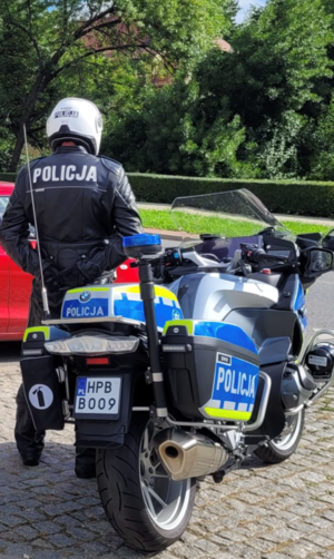PRZED NAMI WEEKEND – ZADBAJMY O WŁASNE BEZPIECZEŃSTWO. POLICJA APELUJE O OSTROŻNOŚĆ