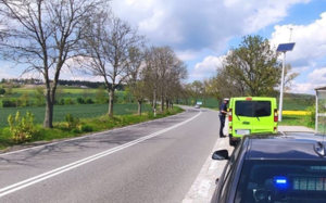 Apelujemy do kierujących pojazdami o zachowanie szczególnej ostrożności i dostosowanie prędkości do warunków panujących na drodze