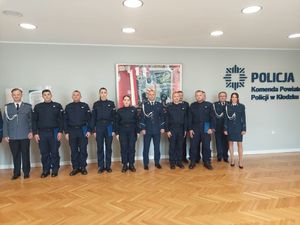 Policjanci w mundurach podczas ślubowania