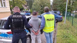 Błyskawiczne działania policjantów doprowadziły do zatrzymania podejrzanych o rozbój