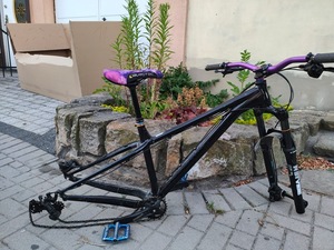 Zatrzymani na gorącym uczynku – złodzieje roweru ujęci dzięki szybkiej reakcji służb
