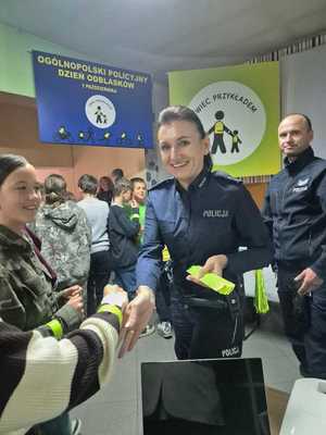 Policjanci z Nowej Rudy rozmawiali z dziećmi o bezpieczeństwie pieszych na drodze