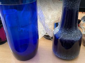 odzyskane dwa wazony ze szkła