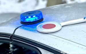 POLICJANCI UKARALI MANDATEM MĘŻCZYZNĘ, KTÓRY W STANIE NIETRZEŹWOŚCI KIEROWAŁ ELEKTRYCZNĄ HULAJNOGĄ