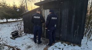 POLICJANCI Z KOMENDY POWIATOWEJ POLICJI W KŁODZKU CZUWAJĄ NAD BEZPEICZEŃSTWEM OSÓB W KRYZYSIE BEZDOMNOŚCI - CHRONIMY I POMAGAMY