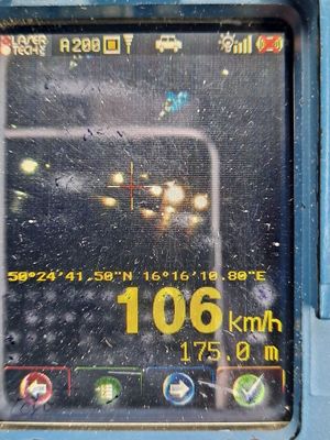 foto z rejestratora z informacja 106 km/h