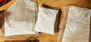 Dociekliwi policjanci znaleźli narkotyki w specjalnie zbudowanej skrytce