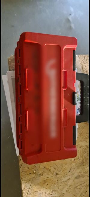 zabezpieczone opakowanie -karton przez policjantów