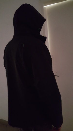 Nieznajomy przy drzwiach? Sprawdź, zanim otworzysz