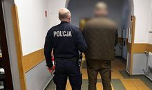 Skuteczna praca operacyjna policjantów. Czterech mężczyzn zatrzymanych po uszkodzeniu pojazdu
