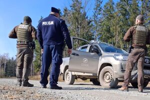 Wspólne patrole Policji i Straży Leśnej przeciwko kłusownictwu-służby dbają o bezpieczeństwo zwierzyny w lasach