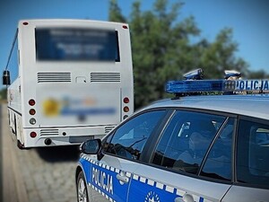Nietrzeźwy za kierownicą autobusu podczas nauki jazdy. 48-letni kursant zatrzymany przez policjantów kłodzkiej drogówki