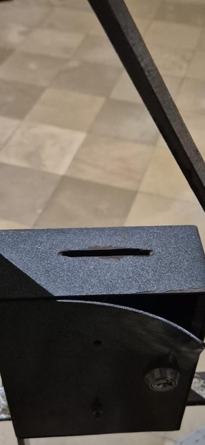 zdjęcie skarbony -miejsce usiłowania kradzieży z włamaniem