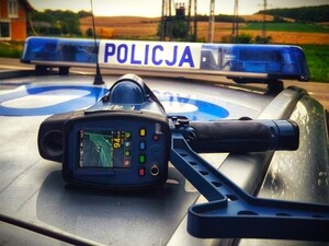 143 KM/H ZAMIAST PRZEPISOWYCH 50. POLICJANCI PRZERWALI NIEBEZPIECZNĄ JAZDĘ