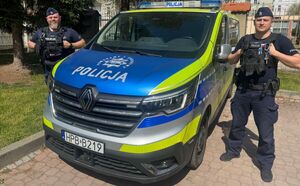 Zdecydowana i godna uznania postawa policjantów z Kłodzka. Uratowali samotnie mieszkającego starszego mężczyznę