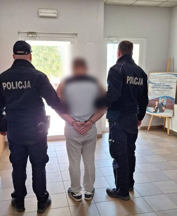 Myślał, że znalazł cudzą własność. Policjanci z Kudowy-Zdroju szybko odzyskali plecak z cenną zawartością