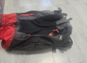 zabezpieczony przez policjantów plecak